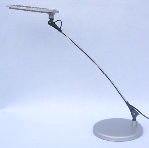 探索WEICOME維康W10 9W LED護(hù)眼臺(tái)燈 高性?xún)r(jià)比的辦公與學(xué)習(xí)照明解決方案